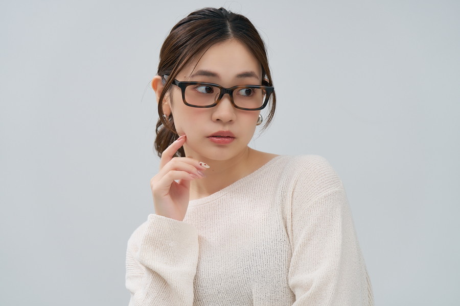 美しい透明感が特徴のウェリントン（ZH251005-49A1）｜メガネのZoff