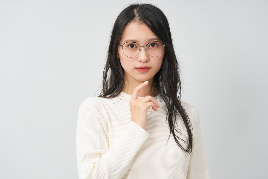 華奢なラインが特徴のクラウンパント型[中顔面短縮みえメガネ