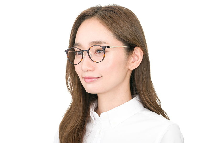 ベーシック＆トレンド感を兼ね備えたコンビフレーム[中顔面短縮みえ
