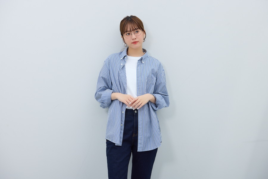 女性らしい優しい印象のオーバル型メガネ