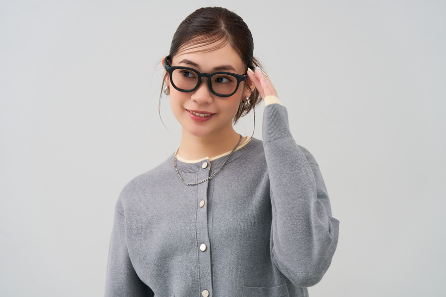 寝転んでも壊れにくいメガネ]耐久性に優れたウェリントン型フレーム