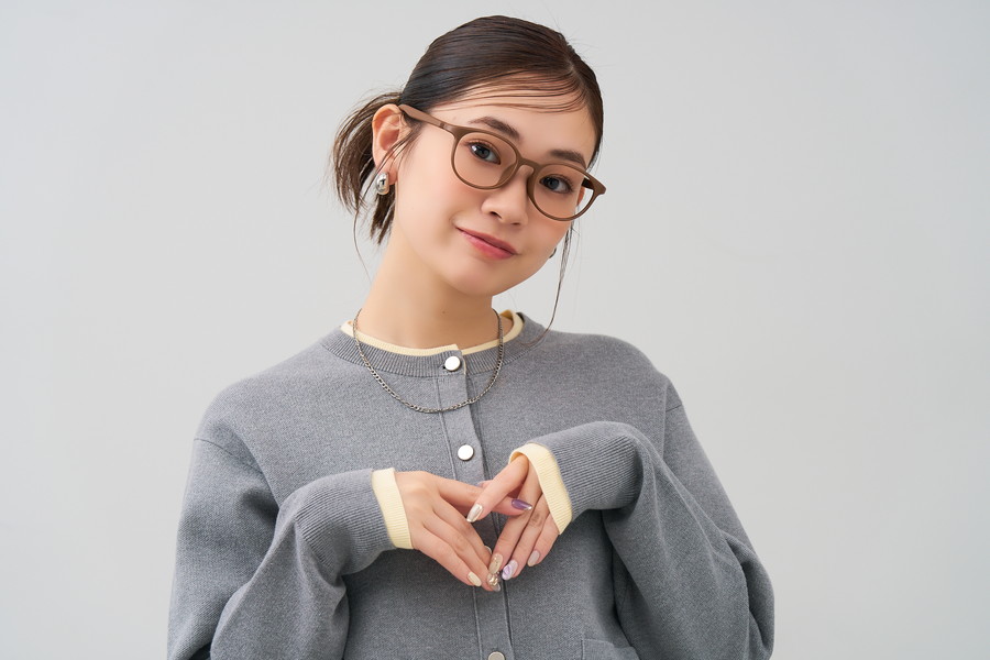寝転んでも壊れにくいメガネ]耐久性に優れたボストン型フレーム