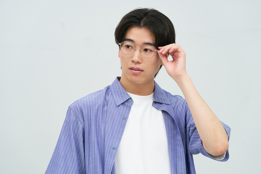 上品でフェミニンな印象のボストン型[鼻高みえメガネ][中顔面短縮みえ