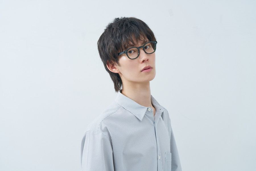 丸みのある太めのウェリントン（ZA201012-63A1）｜メガネのZoff