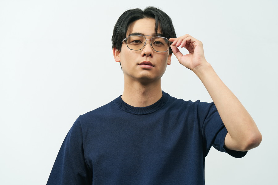 存在感のあるデザインが特徴のウェリントン型/SUNCUTGlasses/UV100%CUT