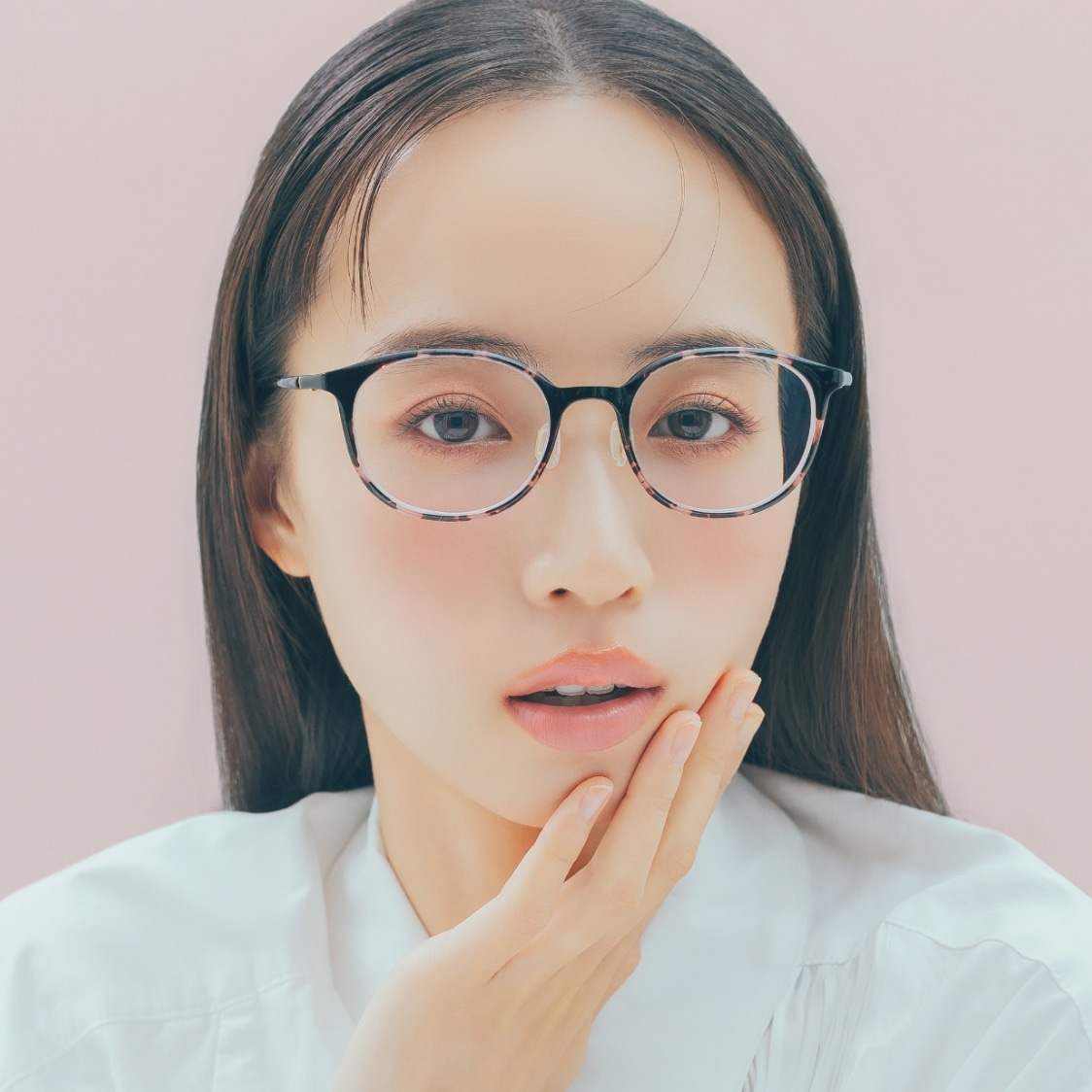 メガネのメイク汚れ対策！レンズがベタつく原因とキズに強い特殊コーティングレンズ